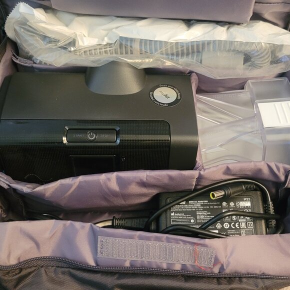 ResMed Air sense 10 Auto set with Accessories and 9881 Run Hours - Picture 14 of 16